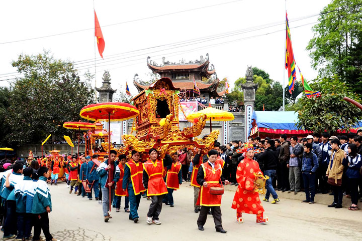 bac ha vietnam festival temple